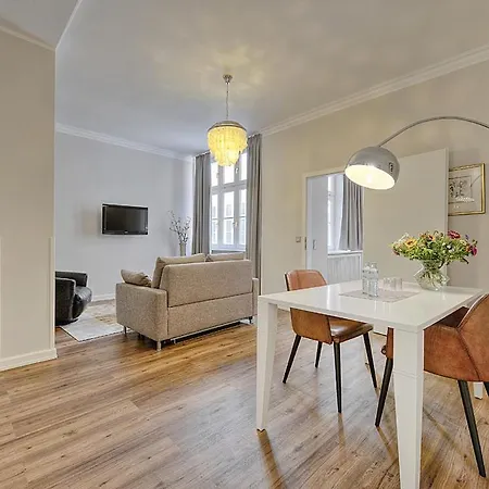 Ξενοδοχείο με διαμερίσματα Living Am Carlsplatz 4*