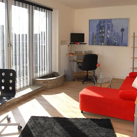 Pitstop & Boardinghouse * Düsseldorf