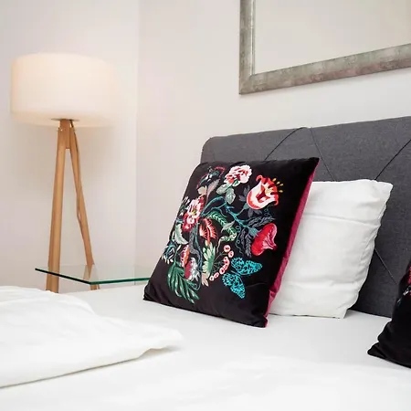 Victoria Altstadt Suites Aparthotel 3*