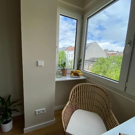 Himmelbett-studio über Düsseldorf, Neu