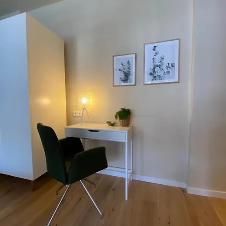 Himmelbett-studio über Düsseldorf, Neu