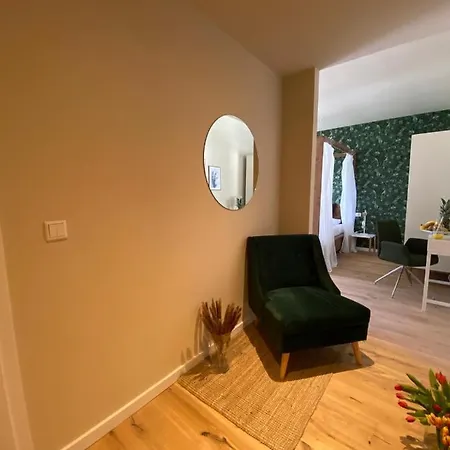 Apartment Himmelbett-studio über Düsseldorf, Neu Düsseldorf