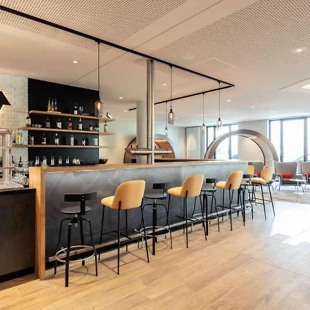 ホテル Novotel Airport 4*