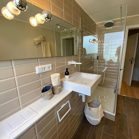 Himmelbett-studio über Düsseldorf, Neu Apartment Düsseldorf