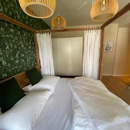 Himmelbett-studio über Düsseldorf, Neu Apartment *