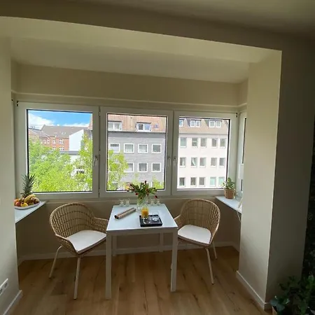 Himmelbett-studio über Düsseldorf, Neu