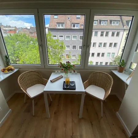 Apartment Himmelbett-studio über Düsseldorf, Neu Düsseldorf