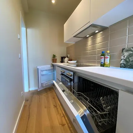 Apartment Himmelbett-studio über Düsseldorf, Neu