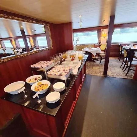 Fairtours Hotelschiff Rembrandt Van Rijn * Düsseldorf
