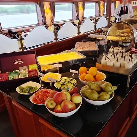 Fairtours Hotelschiff Rembrandt Van Rijn * Düsseldorf