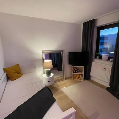 Apartment Schickes Mit Balkon In *