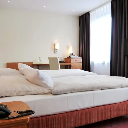 Trip Esplanade, Hotell