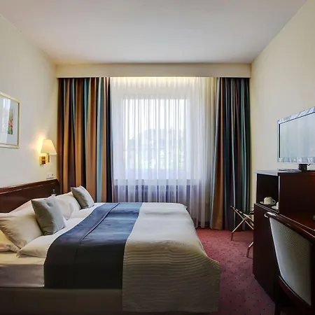 Trip Esplanade, Hotell 4*