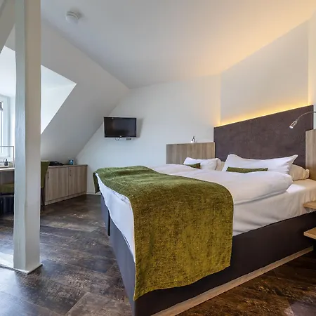 Trip Esplanade, Hotell