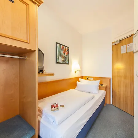 Flora Aparthotel 4*