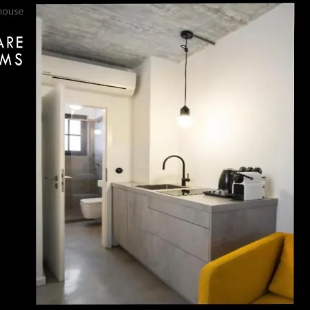 Apartment Square Rooms 8