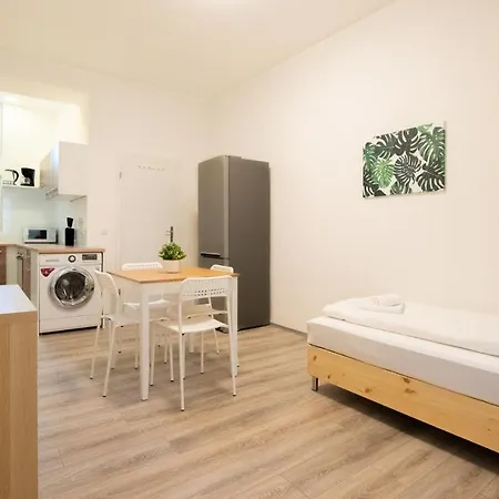 Raj Living - 1 Or 3 - 20 Min Messe Dus And Old Town Dus Appartement *