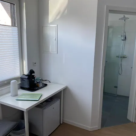 Messezimmer Nahe Der Düsseldorfer Messe Mit Eigenem Eingang Und Gratis Minibar