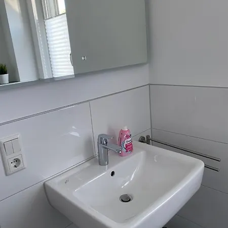 Messezimmer Nahe Der Düsseldorfer Messe Mit Eigenem Eingang Und Gratis Minibar Gasthof Düsseldorf