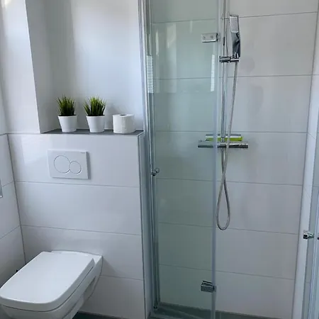 Messezimmer Nahe Der Düsseldorfer Messe Mit Eigenem Eingang Und Gratis Minibar * Düsseldorf