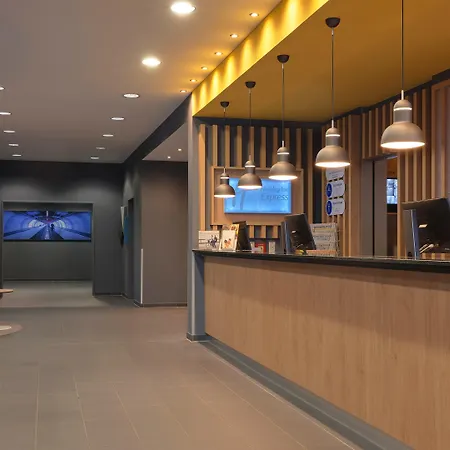 Holiday Express - City North By Ihg Hotel 3*