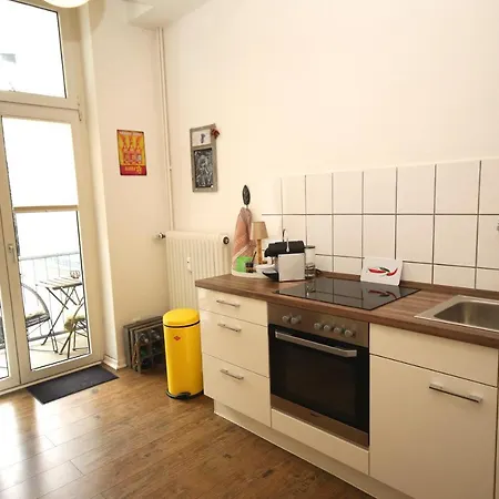 Apartment Ferienwohnung, Gemuetlicher Altbau Mit Balkon Naehe Fuerstenplatz Und Koenigsallee
