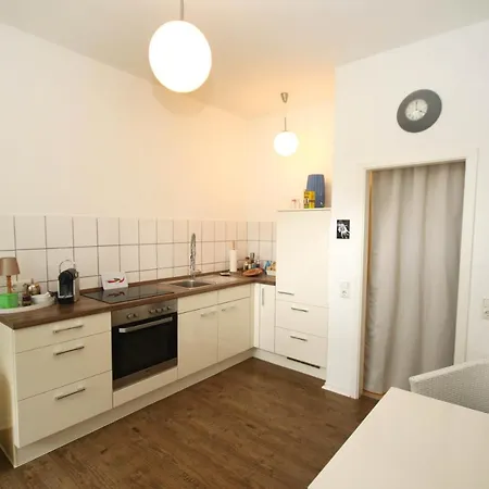 Ferienwohnung, Gemuetlicher Altbau Mit Balkon Naehe Fuerstenplatz Und Koenigsallee * Dusseldorf