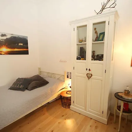 Ferienwohnung, Gemuetlicher Altbau Mit Balkon Naehe Fuerstenplatz Und Koenigsallee Dusseldorf
