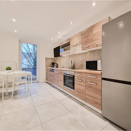 Appartement Raj Living - With 1 Or 2 - 15 Min To Messe Dus And Old Town Dus