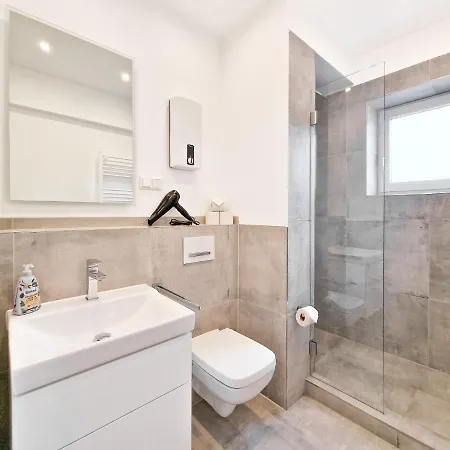 Apartment Raj Living - With 1 Or 2 - 15 Min To Messe Dus And Old Town Dus