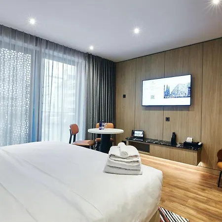 Fourty Three Luxury Serviced 5* デュッセルドルフ