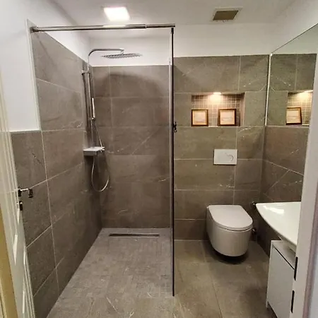3 - Keine Party ! 6 Personen Apartment Dusseldorf