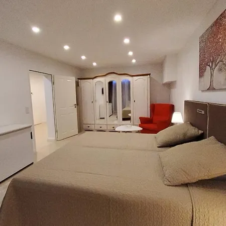 3 - Keine Party ! 6 Personen Apartment Dusseldorf