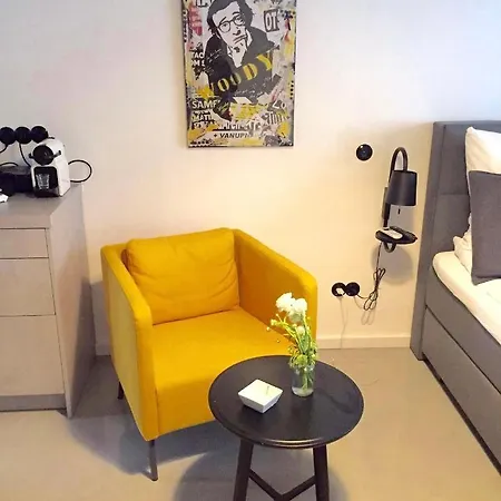 Square Rooms 8 *