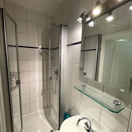Bienvenidus - Self Service - Zur Selbstversorgung - Messezimmer - * Düsseldorf