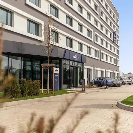 ホテル Novotel Airport 4*