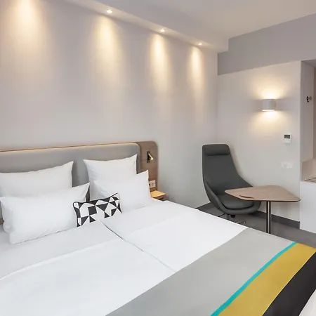 Express - Hauptbahnhof, An Ihg 3*