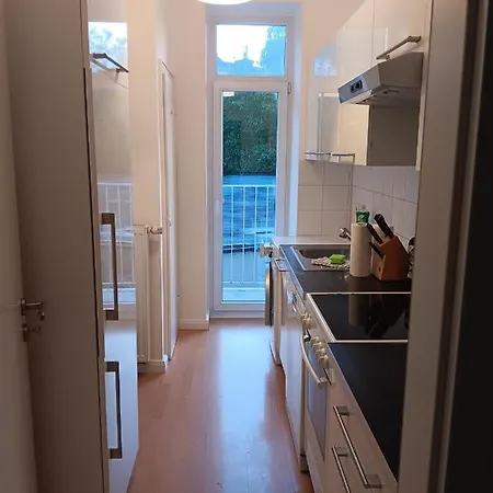 Apartment Spacious 70sqm In Popular Location