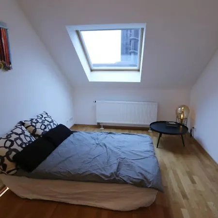 Charming Away: Close To Messe Apartment *