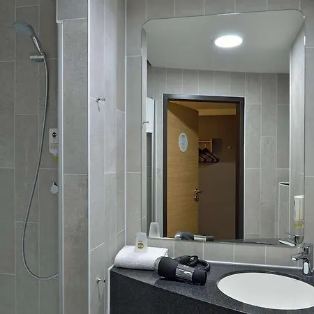 B&B Hotel Neuss Hotel 5*
