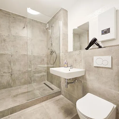 Raj Living - 2 Or 3 - 15 Min Zur Messe Dus & 10 Min Old Town Dus Appartamento *