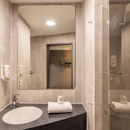 Hotel Duesseldorf-airport 2*