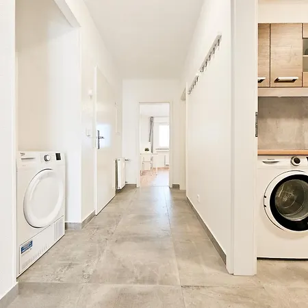 Raj Living - 2 Or 3 - 15 Min Zur Messe Dus & 10 Min Old Town Dus Appartamento