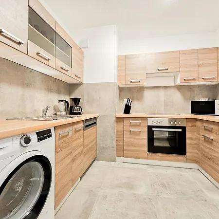 Raj Living - 2 Or 3 - 15 Min Zur Messe Dus & 10 Min Old Town Dus Appartamento