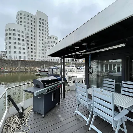 Hausboot Iron Franz- Entspannung Auf Dem Wasser Dusseldorf