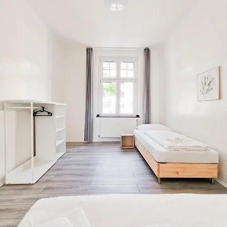 Raj Living - 3 Mit Balkon - 15 Min Zur Messe Dus