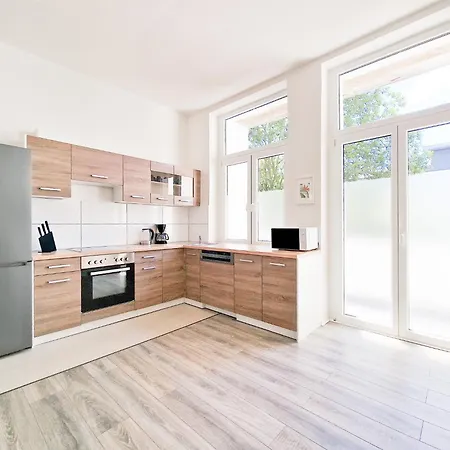 Apartment Raj Living - 3 Mit Balkon - 15 Min Zur Messe Dus