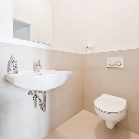 Raj Living - 3 Mit Balkon - 15 Min Zur Messe Dus Apartment Dusseldorf
