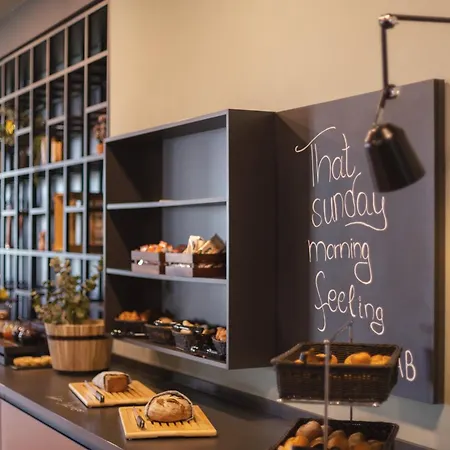 - The Niu Tab Main Station By Ihg 호텔