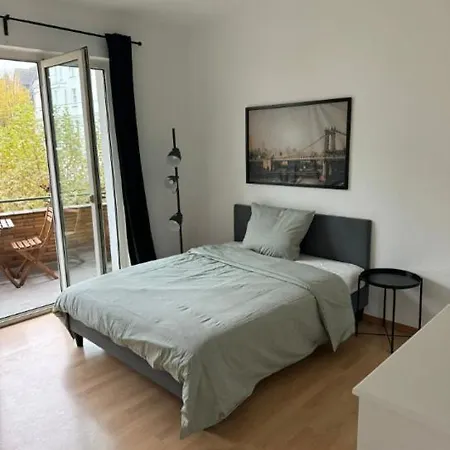 Appartement 4 Bedroom In Fancy Oberkassel